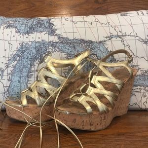 Gold toe Wedges